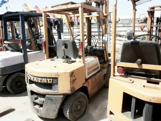 ขาย KOMATSU FD25-8 ขนาด2.5ตัน เสาสูง4เมตร เกียร์ธรรมดา เครื่องดีเซลC240  ราคาต่อรองได้0816161541