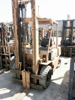 ขาย KOMATSU FD25-8 ขนาด2.5ตัน เสาสูง4เมตร เกียร์ธรรมดา เครื่องดีเซลC240  ราคาต่อรองได้0816161541