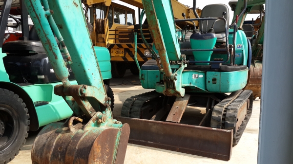 ขาย รถขุดแทรคยาง KOBELCO PC 20 ราคา 290,000 โทร 081-8507085 (เอ)