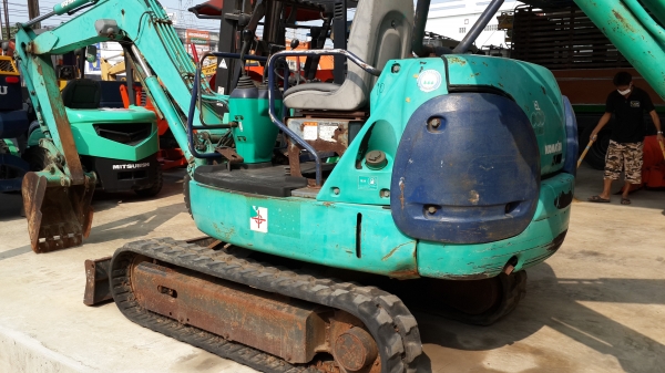 ขาย รถขุดแทรคยาง KOBELCO PC 20 ราคา 290,000 โทร 081-8507085 (เอ)