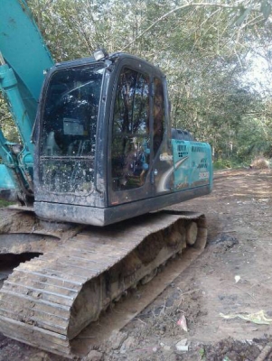 รถแบคโฮ ยี่ห้อ KOBELCO รุ่น SK200-8