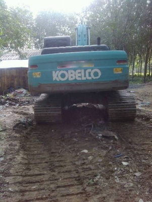 รถแบคโฮ ยี่ห้อ KOBELCO รุ่น SK200-8