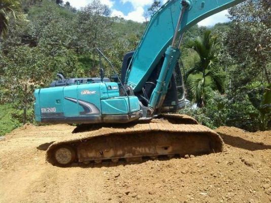 รถแบคโฮ ยี่ห้อ KOBELCO รุ่น SK200-8