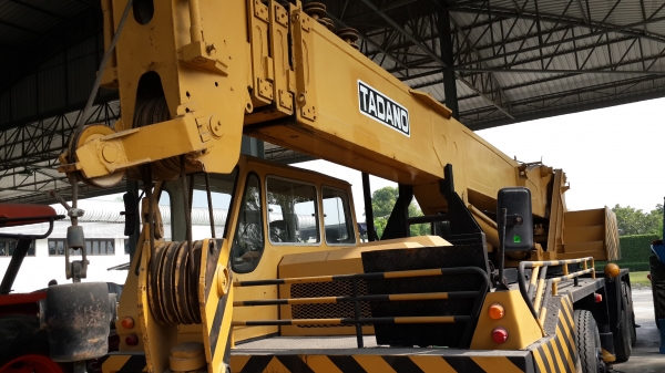 ขายเครน 12ล้อTADANO 35 ตัน 280 แรงม้า ราคา 3,300,000 โทร 081-8507085 (เอ)