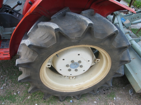 ขายรถไถยันม่า ขนาด  23  แรงเก่านอก  2  เพลายังไม่ได้ใช้ในเมืองไทย0849369307