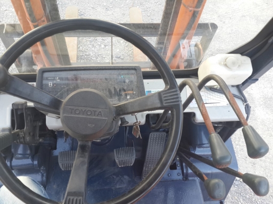 ขาย Forklift Toyota 40-5FG25 เก่าญี่ปุ่น สภาพสวยมากราคาไม่แพงครับ