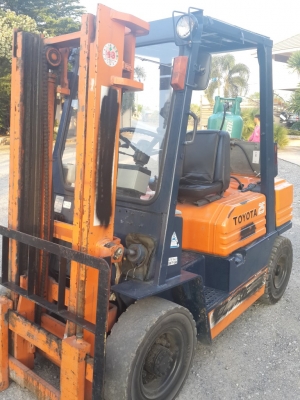 ขาย Forklift Toyota 40-5FG25 เก่าญี่ปุ่น สภาพสวยมากราคาไม่แพงครับ
