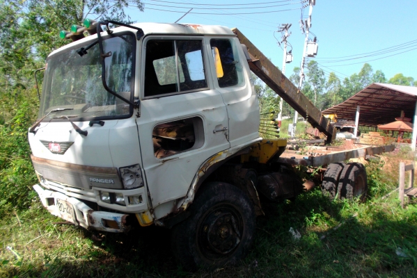 ขายด่วนรถ6ล้อFFเครือง185แรงม้าติดเครน3ตันเบรดทิฟฟี่