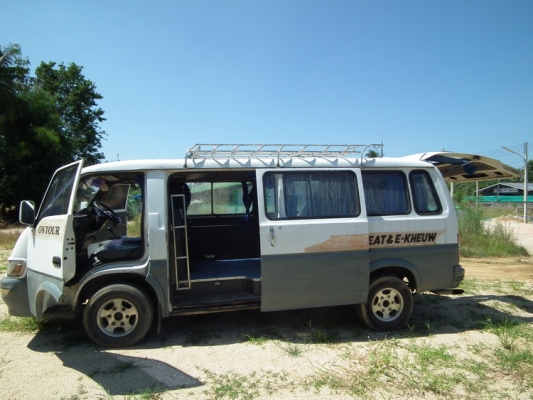 ขายหรือแลกรถเก๋ง ขายหรือแลกรถเก๋ง