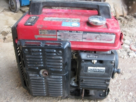 ขาย-เครื่องปั่นไฟขนาดพกพา มือสองเก่าญี่ปุ่น HONDA: EX750 เครื่องยนต์ พร้อมใช้งาน ทนทานครับ ขาย-เครื่องปั่นไฟขนาดพกพา มือสองเก่าญี่ปุ่น HONDA: EX750 เครื่องยนต์ พร้อมใช้งาน ทนทานครับ
