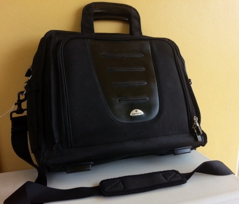 กระเป๋าใส่ Notebook เป้สะพายหลัง กระเป่าเดินทาง มือสองของแท้ สภาพสวยๆ หลายใบ