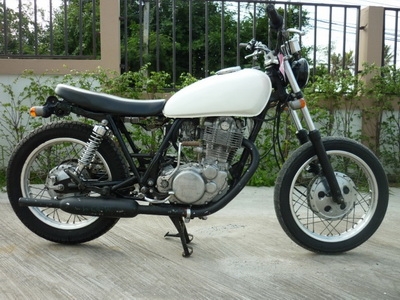 ขาย SR 400 ดูรถแถวไบเทคบางนาครับ