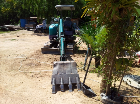 ขายด่วนแม๊คโครเล็ก ยี่ห้อโคมัสสุ pc30-8 ราค300,000 บาท