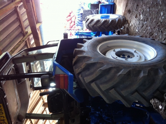 ขายฟอร์ด. Newholland 7740 turbo สภาพใหม่มาก