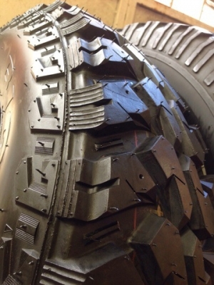 ขายยาง Maxxis Bighorn 245 x 75 x 16 ขายยาง Maxxis Bighorn 245 x 75 x 16