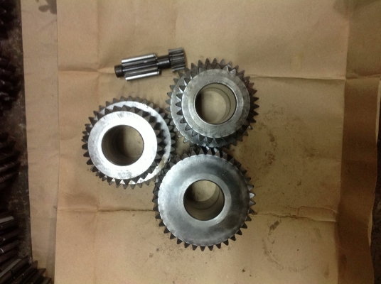 เฟืองตัวเดิน PC100-3