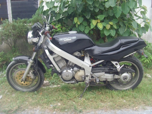 ขาย/แลก Honda bros400cc. เดิมๆ เครื่องโคตรดี  32000 ต่อรองได้ครับผม