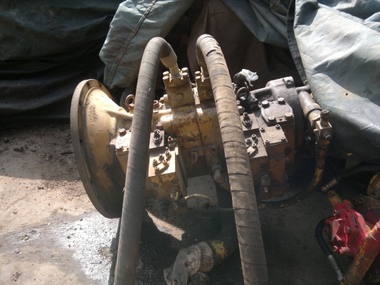 ขายครับ ปั๊มท้าย KOMATSU 200-3 สนใจโทรสอบถามได้นะครับ