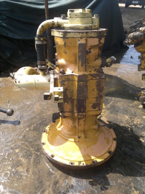 ขายครับ ปั๊มท้าย KOMATSU 200-3 สนใจโทรสอบถามได้นะครับ