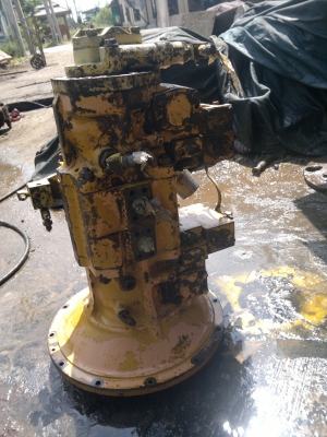 ขายครับ ปั๊มท้าย KOMATSU 200-3 สนใจโทรสอบถามได้นะครับ