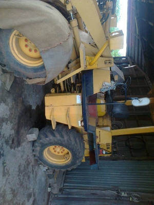 ขายครับรถตักล้อยาง KOMATSU สวยๆครับ ขายที่725000ครับ