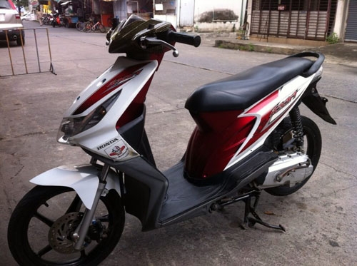 ICON ปี 52  สีแดง ขาว ล้อแม็ก เครื่องเดิมๆเอกสารครบ ชุดสีสดรถสวยจ้า