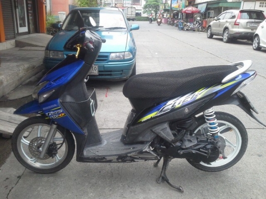 ขายถูกๆ click ปี 50 ล้อแม็กซ์ขาว สีน้ำเงิน ดำ เครื่องเดิมๆแน่นๆ มีเล่ม เอกสารครบ