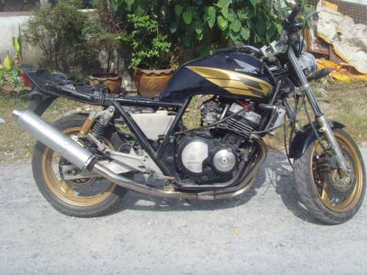 เพื่อนฝากขาย Honda cb400 อินวอย ปี93 ราคา32000 ด่วนๆ