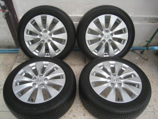ขายล้อแม็กป้ายแดง Accord G9 17"x7.5" et55 5รู114.3 + ยางปี13 ครับ สีที่หน้ายางยังมีอยู่ทุกเส้นครับ  สนใจติดต่อเล็กคลองสามครับ (081-3747940)