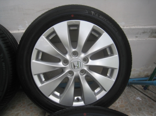 ขายล้อแม็กป้ายแดง Accord G9 17"x7.5" et55 5รู114.3 + ยางปี13 ครับ สีที่หน้ายางยังมีอยู่ทุกเส้นครับ  สนใจติดต่อเล็กคลองสามครับ (081-3747940)