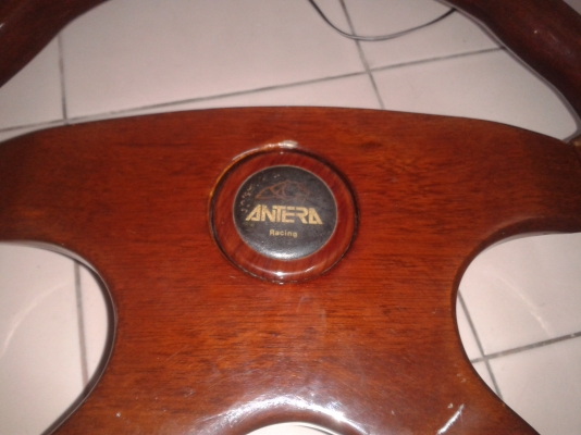 พวงมาลัยลายไม้ antera racing  1500