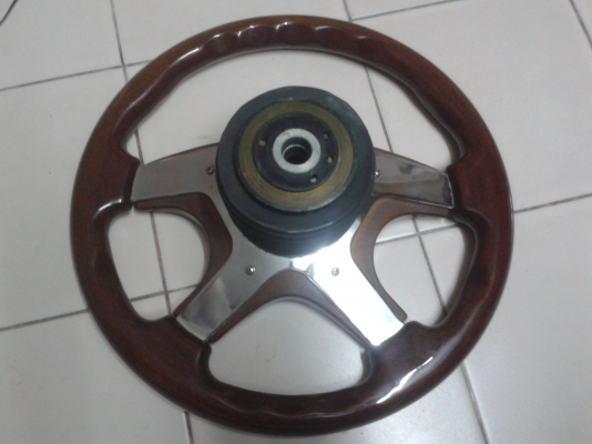 พวงมาลัยลายไม้ antera racing  1500