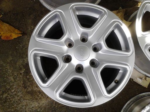 ล้อแม็ก6รู Ford Ranger ขอบ17ถอดป้ายแดง 4วง 6,500 บาท ล้อแม็ก6รู Ford Ranger ขอบ17ถอดป้ายแดง 4วง 6,500 บาท