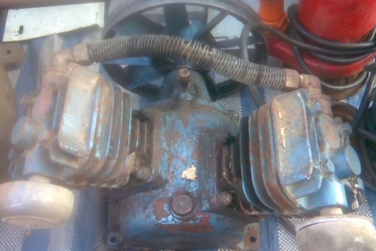 หัวปั้มลม ขนาด 1 แรงสภาพเดิมๆครับ  ขนาดหัว 1 แรงพร้อมมูเล่ย์ครบยกใช้ได้เลยครับ ราคานี้คุ้มครับ