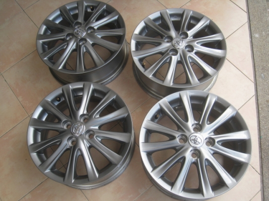 ขายล้อแม็ก Toyota vios 12 ก้านสีรมดำ 15"x5.5" et45 4รู100 พร้อมน็อตเดิมครับ  สนใจติดต่อเล็กคลองสามครับ (081-3747940)