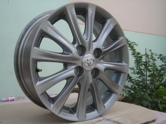 ขายล้อแม็ก Toyota vios 12 ก้านสีรมดำ 15"x5.5" et45 4รู100 พร้อมน็อตเดิมครับ  สนใจติดต่อเล็กคลองสามครับ (081-3747940)