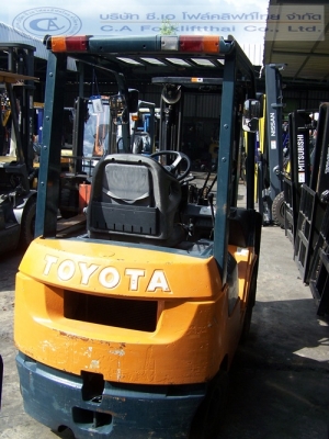 ขายรถ โฟล์คลิฟท์ TOYOTA รุ่น 7-FD15