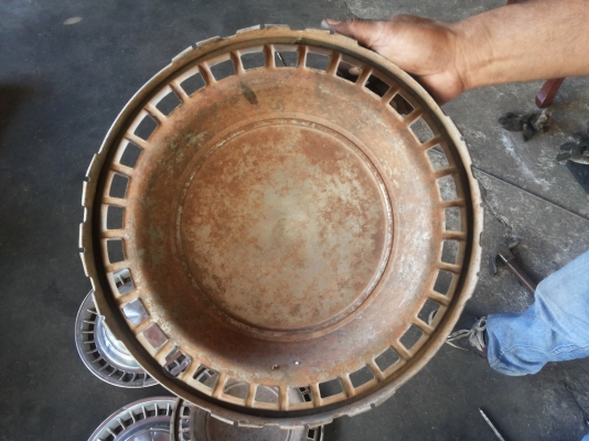 ขายฝาตบล้อขอบ14หน่อยครับ