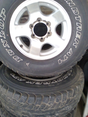 R15X8.5 ET-5 6/139 ยาง31X10.5 มีกินข้าง2เส้นไม่สวย