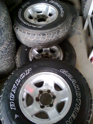 R15X8.5 ET-5 6/139 ยาง31X10.5 มีกินข้าง2เส้นไม่สวย