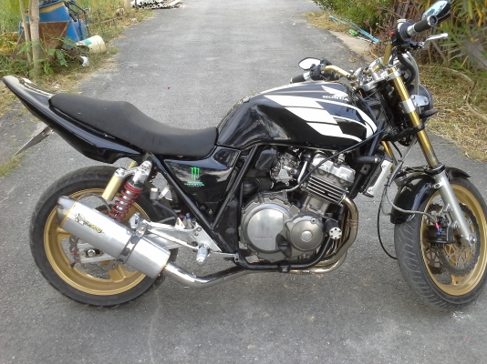 Honda CB 400 cc.รถจอดนานเครื่องสตาร์ทติด ของอยู่ครบตามรูปเลยครับ