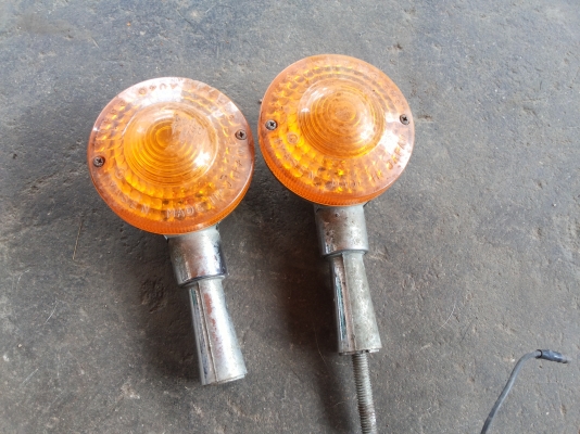 ขายไฟเลี้ยว YAMAHA SR หน่อยครับ