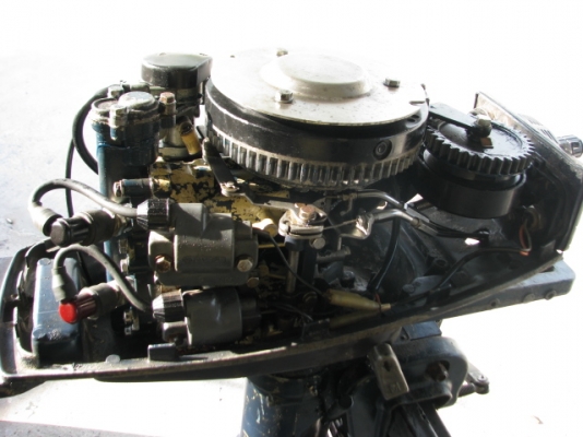 เครื่องเก่า 9 แรง ทองขาว หางสั้น เครื่องเก่า 9 แรง ทองขาว หางสั้น