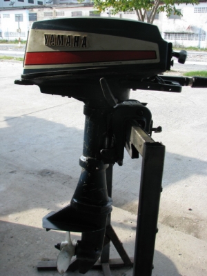 เครื่องเก่า 9 แรง ทองขาว หางสั้น เครื่องเก่า 9 แรง ทองขาว หางสั้น