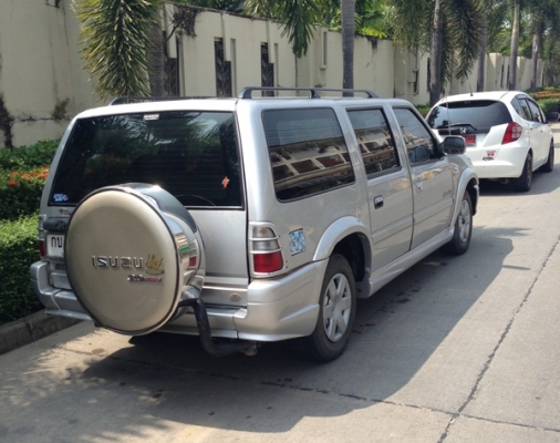 รถครอบครัวพร้อมใช้งานเครื่องช่วงล่างดี สีสวยๆครับ