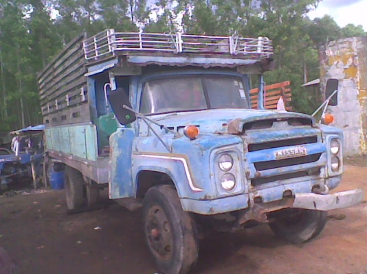 ขาย 6 ล้อหัวยาว  เครื่อง เกียร์ อีซูซุ 125 แรงม้า ยาง 825  โทร 081-9837056