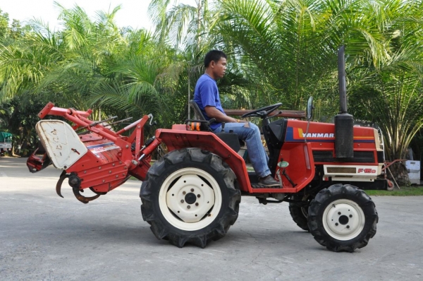 ขายรถไถYANMAR F15D ขับ4ล้อ พร้อมโรตารี่ สภาพสวยเดิมจากญี่ปุ่น 85,000 เท่านั้น!!