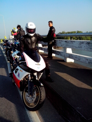 ขาย CBR400 ปี89 แฟริ่งแต่ง Ducati1198 ทะเบียนแท้ บริการส่งทั่วไทย