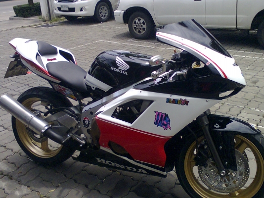 ขาย CBR400 ปี89 แฟริ่งแต่ง Ducati1198 ทะเบียนแท้ บริการส่งทั่วไทย