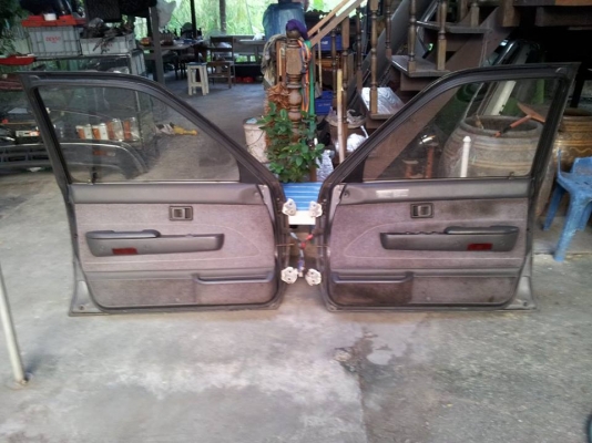 ประตูคู่หน้า Surf 130 แผงในสวยครับ